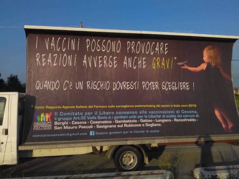Un camion vela per promuovere la cosiddetta libertà di scelta terapeutica