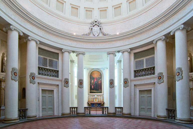 interno della chiesa di santa cristiana, in via chiaramonti a cesena (foto archivio)
