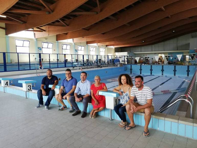 Altri 100mila euro di lavori aggiuntivi per la piscina comunale