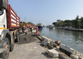 Riavvio lavori porto (foto Maurizio Franzosi) 