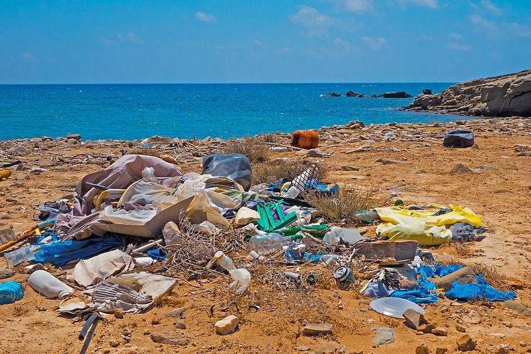 rifiuti in spiaggia (cc by pixabay.com)