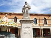 La giostrina accanto alla statua di Garibaldi (foto: archivio Venturi)