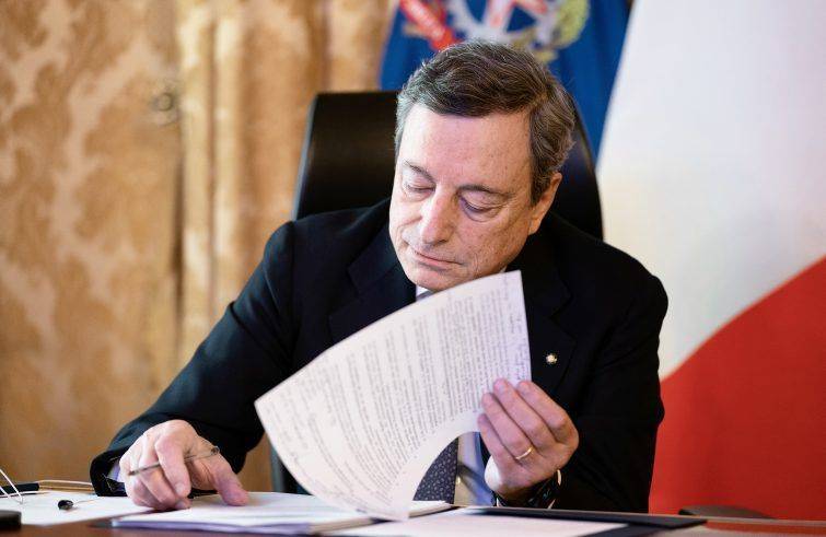 Mario Draghi in una foto della presidenza del Consiglio dei ministri