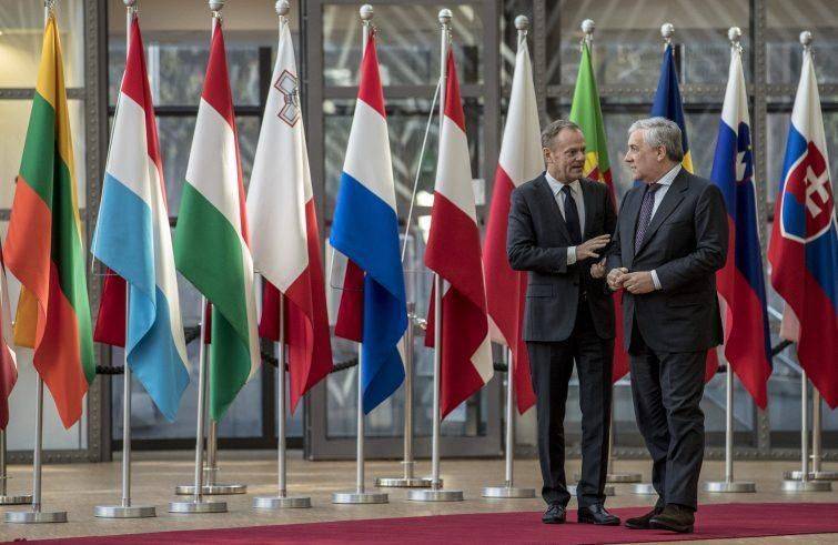 Bruxelles, 21 marzo: il presidente del Consiglio europeo Tusk con il presidente del Parlamento Ue Tajani