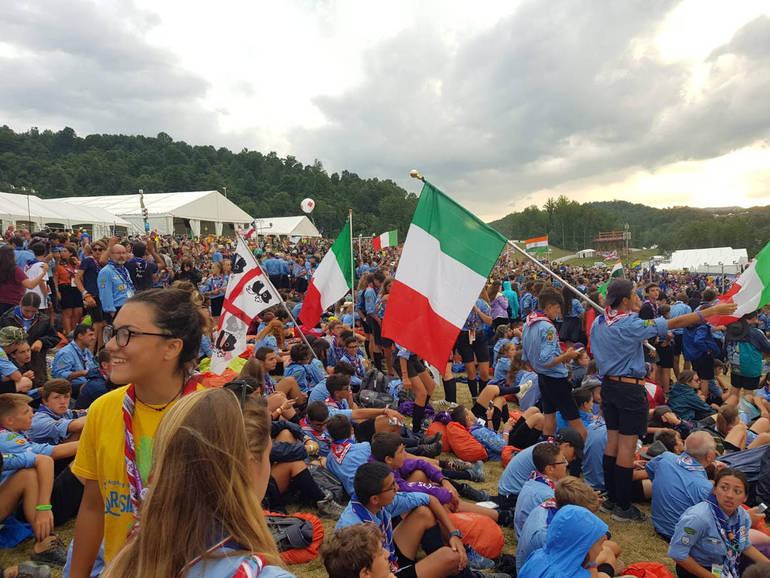 Un'immagine inviata da don Marco Muratori della festa finale svoltasi ieri al Wordl Scout Jamboree in corso negli States