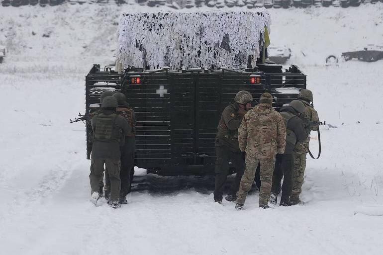 Foto AFP/SIR. Ucraina: addestramento speciale dei sergenti della Guardia Nazionale nella regione di Kharkiv