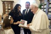 Foto Vatican Media/SIR. Vaticano, 8 ottobre: Papa Francesco riceve in udienza S.E. il Signor Robert Abela, Primo Ministro della Repubblica di Malta e Famiglia
