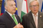 Orban (premier ungherese) con il presidente della Commissione Ue Juncker (agenSir)