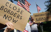 Cartelli in Usa contro l’immigrazione illegale. Foto archivio agensir.it