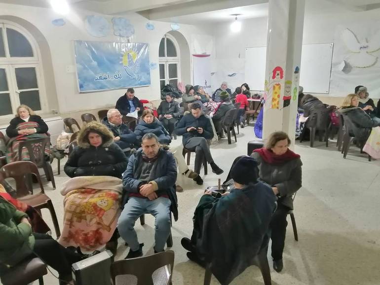 Foto di sfollati del terremoto nella parrocchia latina di Aleppo