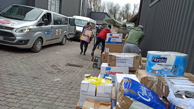 Aiuti umanitari di prima necessità portati in Ucraina dalla Carovana delle Pace. Fonte: https://www.stopthewarnow.eu/