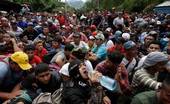 Usa: migliaia di migranti nelle strutture al confine con il Messico. Monsignor Seitz: “Situazione disumana”