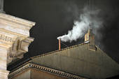 Vaticano, 13 Marzo 2013: elezione di papa Francesco, cardinale Jorge Mario Bergoglio. La fumata bianca - foto Siciliani/Gennari-Sir