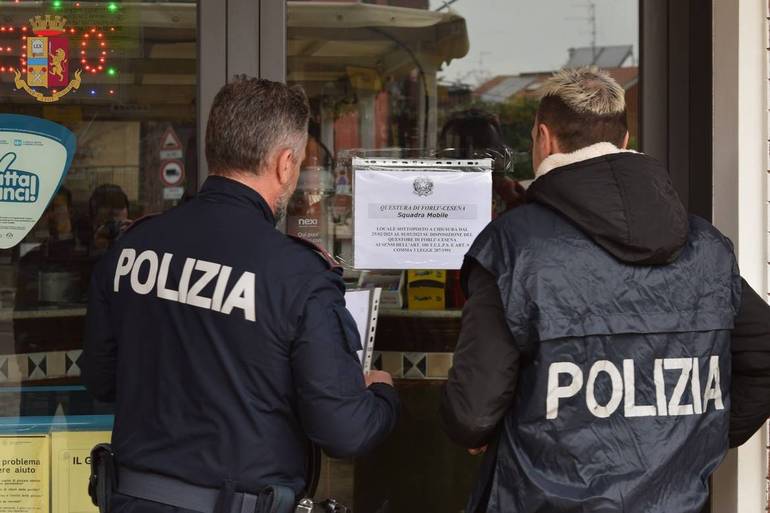 Cocaina, locale chiuso a Forlì