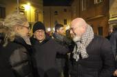 Stefano Bonaccini (a destra nella foto) a Cesena, con il noto otorino e candidato Claudio Vicini, nei giorni della campagna elettorale. Foto Sandra e Urbano - Cesena