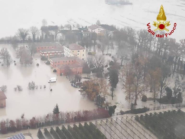 Le foto dei Vigili del fuoco sono state concesse dalla regione Emilia-Romagna