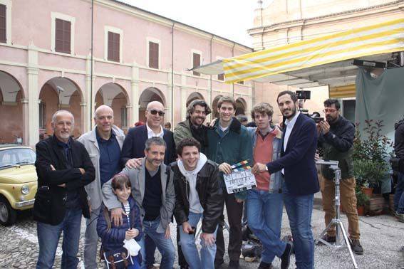 Il cast del film con il sindaco di Cesena Enzo Lattuca
