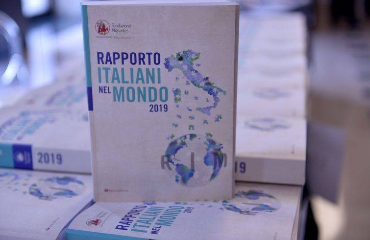 Italiani nel mondo. Fondazione Migrantes, continua l’emorragia verso l’estero di giovani laureati