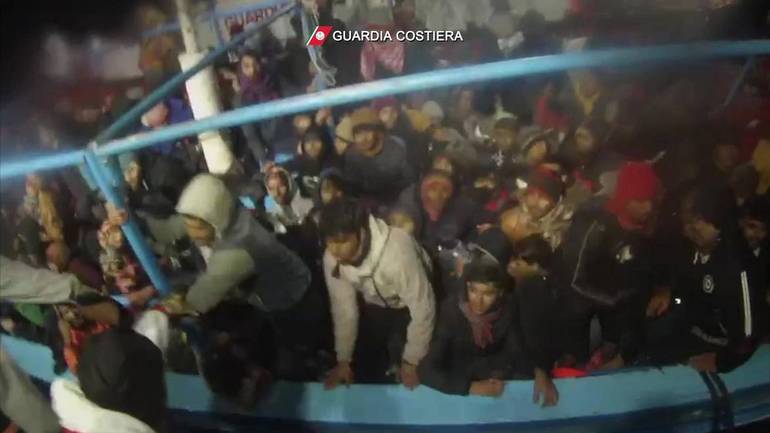 Lampedusa, 22 gennaio 2022: migranti soccorsi in mare dalla Guardia Costiera. Foto Ansa/SIR