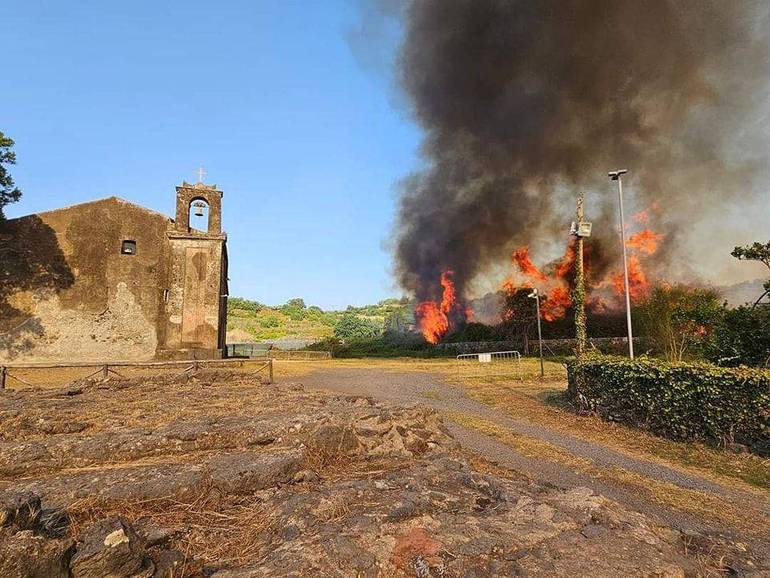 Sicilia devastata dagli incendi (Foto: diocesi di Acireale)
