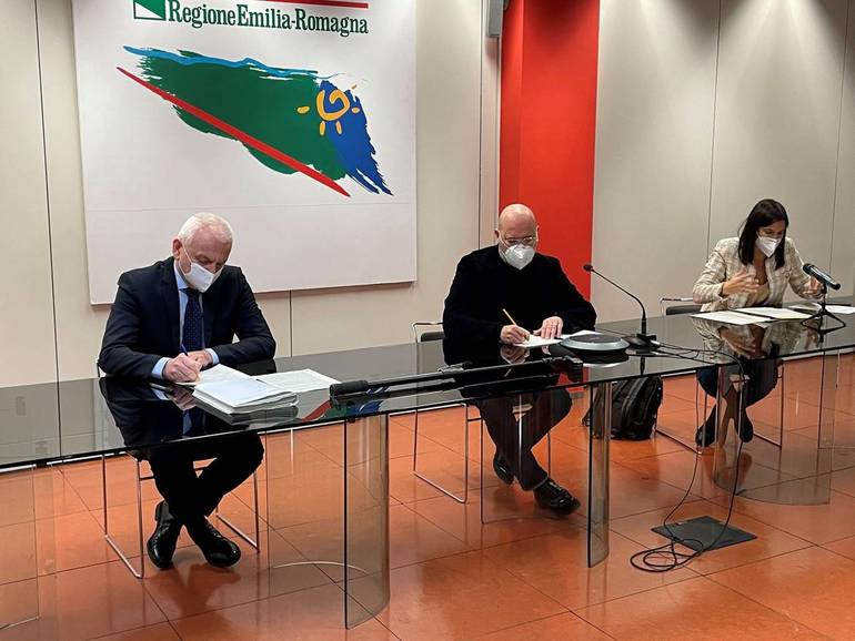 Da sinistra la presentazione del Patto con l'assessore Vincenzo Colla, il presidente Stefano Bonaccini e la Elly Schlein