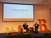 Il presidente della Regione Emilia-Romagna, Stefanno Bonaccini, dialoga con il giornalista Gianluca Semprini