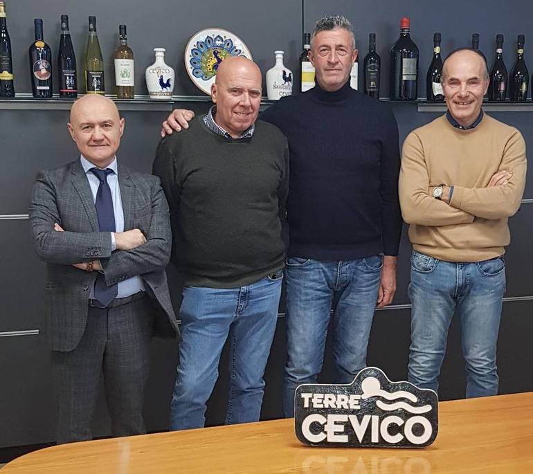 Da sinistra: Mirco Bagnari (Legacoop Romagna), Lino Bacchilega (vicepresidente Terre Cevico), Franco Donati (neo presidente Terre Cevico), Marco Nannetti (consigliere tecnico)