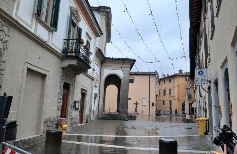 Terremoto in Toscana: don Ulivi (parroco Barberino), “parrocchia e canonica inagibili”. Riprende la circolazione dei treni al Alta velocità