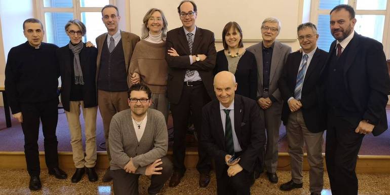 Il nuovo consiglio dell'Ucsi Emilia Romagna con Maurizio Di Schino, segretario nazionale, il primo a destra. Al centro Matteo Billi, confermato presidente regionale