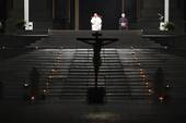 La via Crucis di ieri sera. Foto Vatican Media 