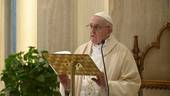 Papa Francesco in una foto del 13 aprile scorso, la Messa a Casa Santa Marta. Foto Vatican Media