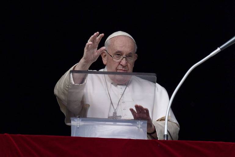Papa Francesco all'angelus del 28 dicembre 2022. Foto Vatican Media/SIR
