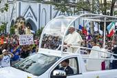 Panama city, 23 gennaio. Il papa al suo arrivo alla Gmg (Foto Cristian Gennari)