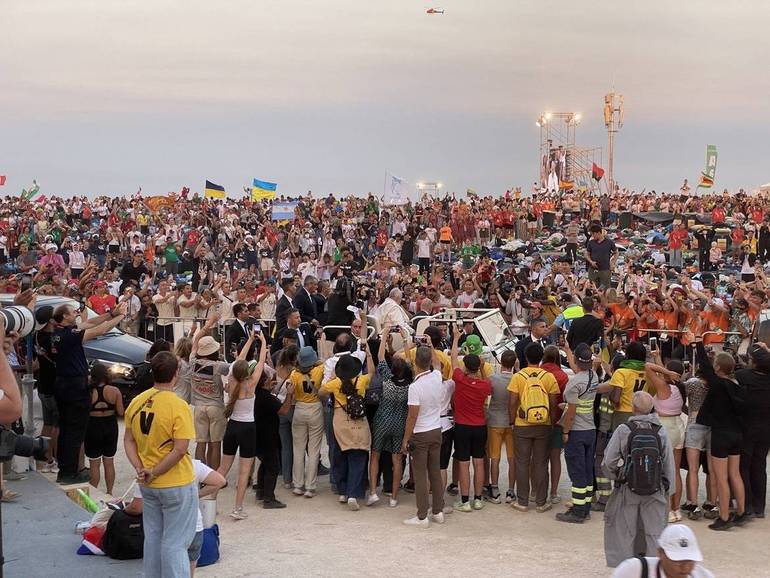 L'arrivo di papa Francesco questa sera alla veglia con i giovani al campo Graca, a Lisbona