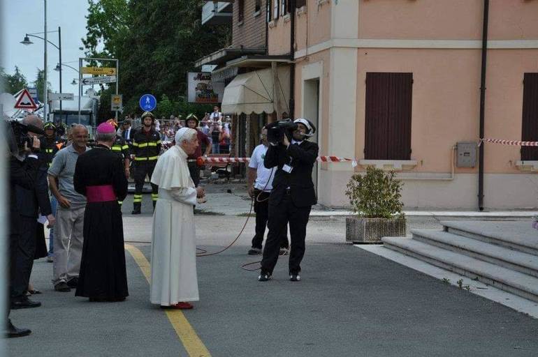 Rovereto sulla Secchia (Modena), 26 giugno 2012. Benedetto XVI in visita nelle zone terremotate dell'Emilia. Foto Cristiano Riciputi
