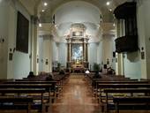 Una chiesa vuota. Foto di repertorio, la chiesa parrocchiale di San Pietro a Cesena, al tempo del Coronavirus
