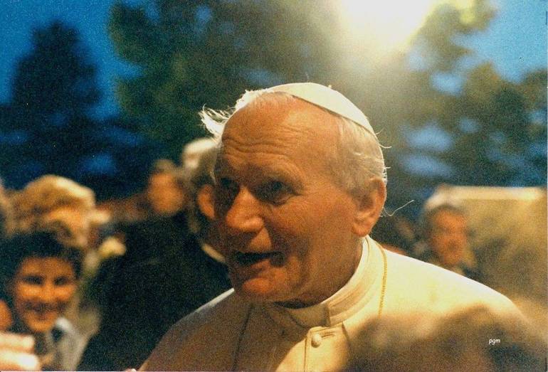 La foto è di Pier Giorgio Marini. Papa Giovanni Paolo II, al Monte, maggio 1986