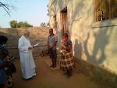 Padre Sandro Faedi in missione, in Africa