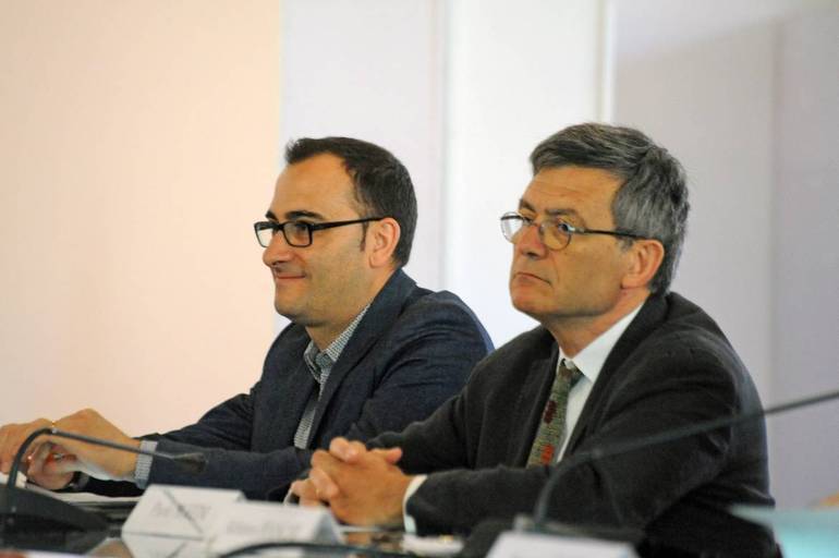 Paolo Ruffini a Cesena nel maggio 2017, in occasione del Festival della Comunicazione, accanto al direttore del Sir Vincenzo Corrado
