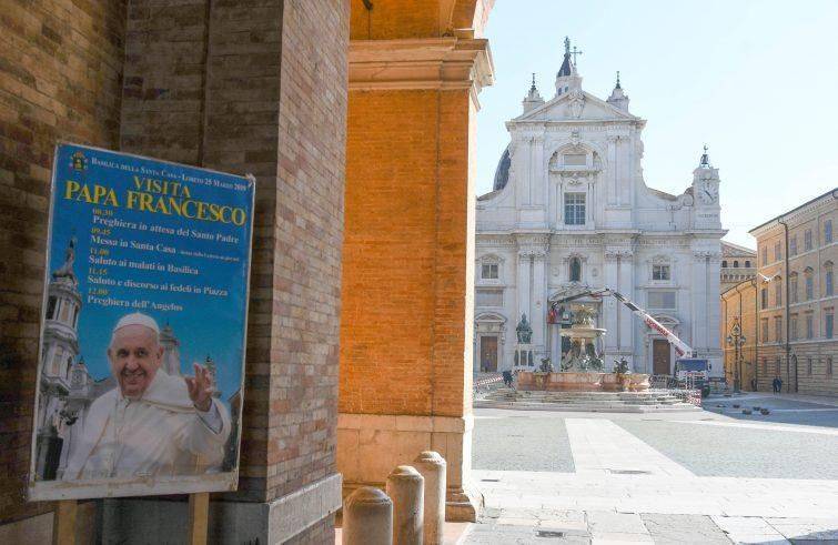 Papa a Loreto, la firma dell’esortazione ai giovani è un evento storico
