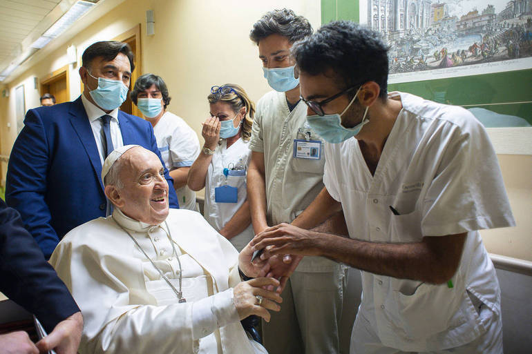 Papa al Gemelli: Bruni, “ha riposato bene durante la notte, controlli regolari, continua la fisioterapia respiratoria