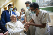 Papa al Gemelli: Bruni, “ha riposato bene durante la notte, controlli regolari, continua la fisioterapia respiratoria