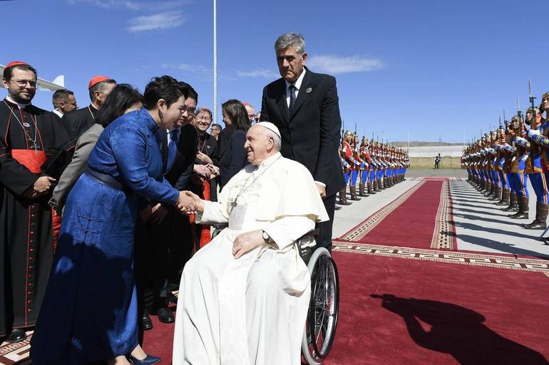 Ulaanbataar, 4 settembre 2023: viaggio Apostolico di Papa Francesco in Mongolia. Cerimonia di congedo presso l’Aeroporto Internazionale “Chinggis Khaan”. Foto Vatican Media/SIR