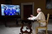 Papa Francesco in diretta con lo spazio