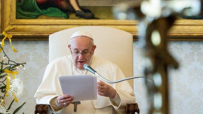 Papa Francesco in udienza: “è una vita brutta quella di quelle persone che sempre giudicano gli altri”