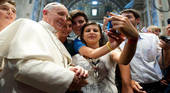 Papa Francesco: messaggio video ai giovani, “andate avanti, senza paura, con coraggio” e “un consiglio: parlate con i vecchi” 