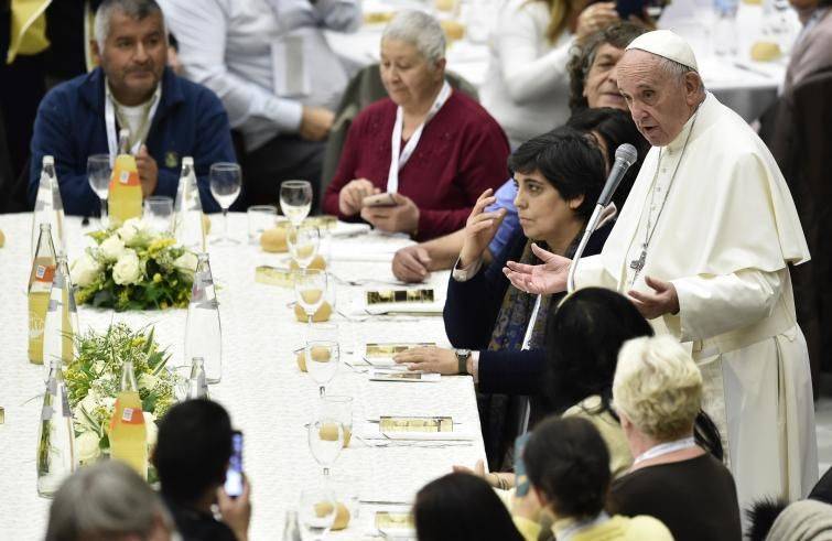Papa Francesco: onomastico “insieme ai più bisognosi e ai senzatetto di Roma”. L’Elemosineria apostolica distribuisce 3.000 gelati