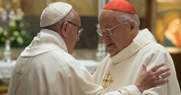 Papa Francisco: telegrama de condolencias por el fallecimiento del cardenal Sodano, “adorable pastor y estimado hombre de la Iglesia” / Desde la Iglesia / Inicio