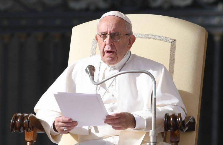 Papa Francesco: udienza, “la magia non è cristiana”, “se scegli Cristo non puoi ricorrere al mago”