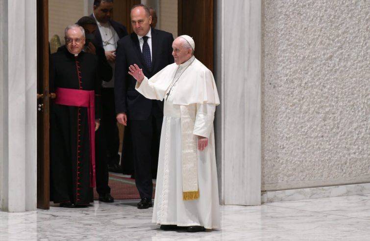 Papa Francesco: udienza, "per pregare bene dobbiamo pregare come siamo, non truccare l’anima"